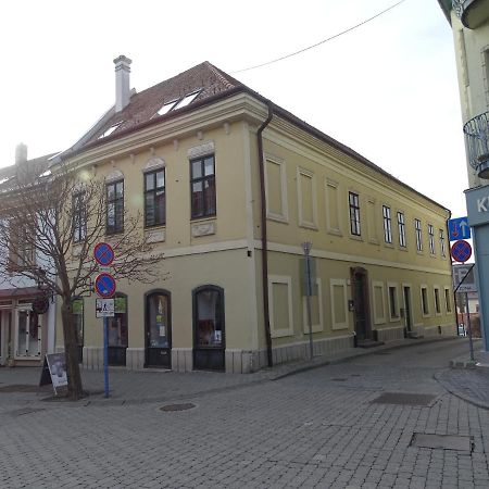 Ovaros Apartman Veszprém المظهر الخارجي الصورة